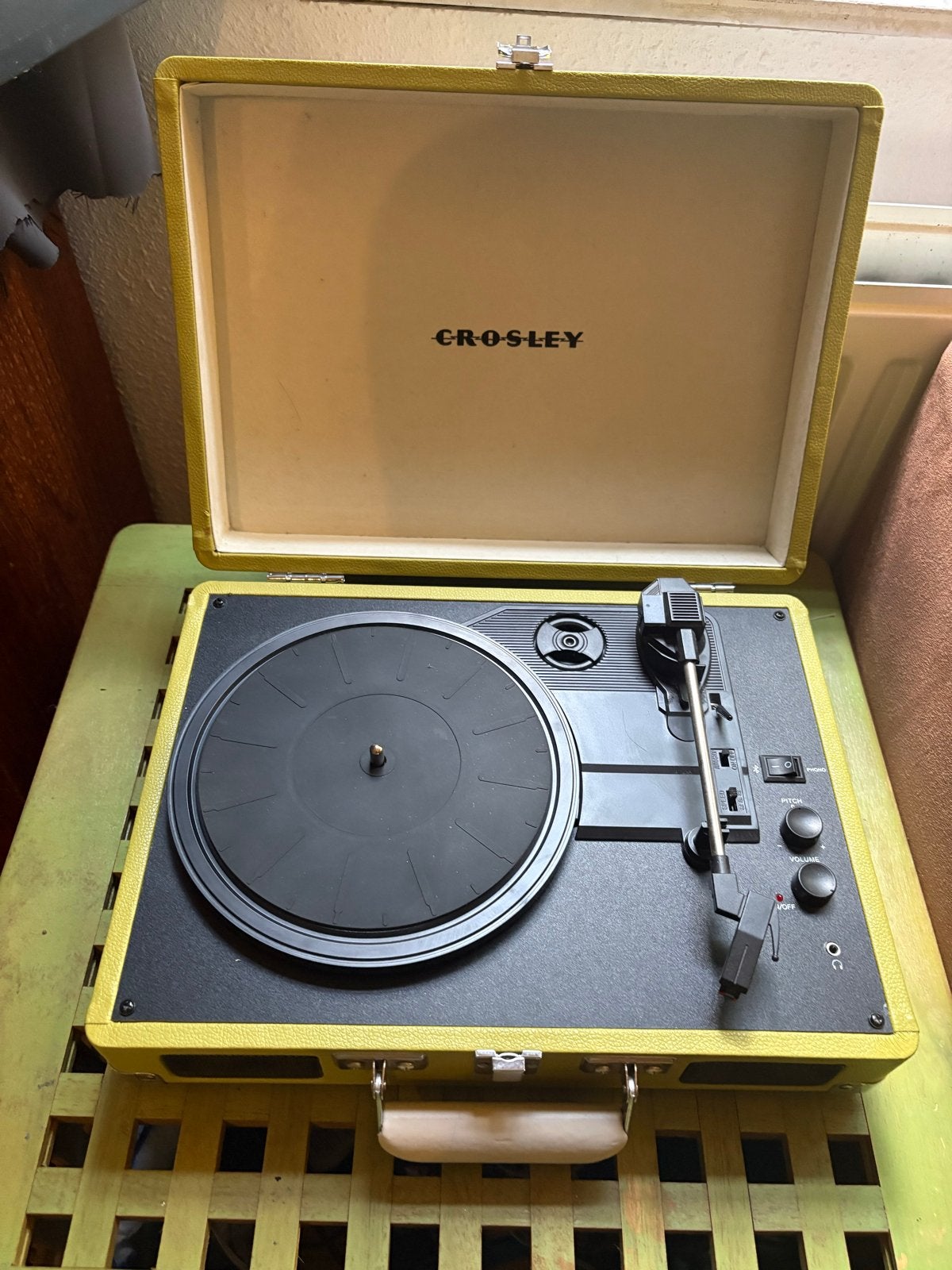 Crosley Platenspeler Geel - Draagbaar en Compact, Ophalen of Verzenden, Zo goed als nieuw, Platenspeler, Overige merken