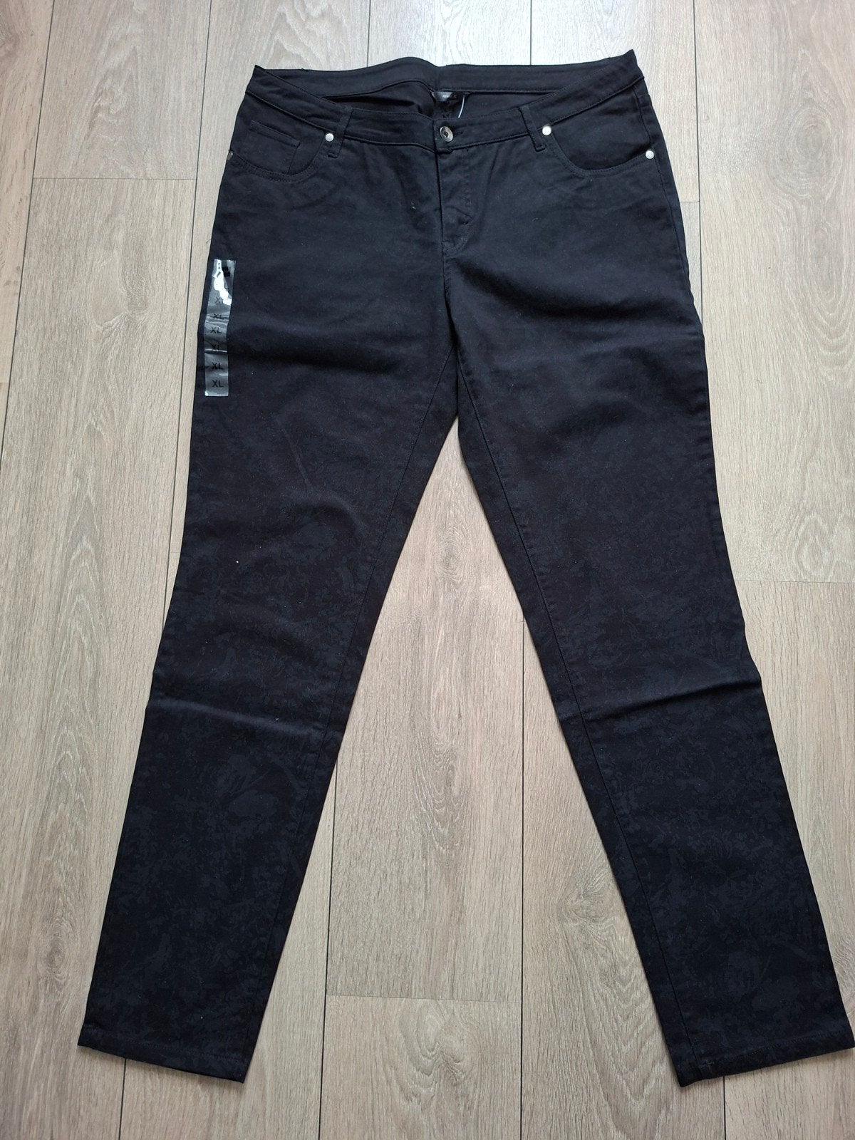 NIEUWE leuke zwarte broek met motief erop - maat XL (HEMA), Zwart, Maat 46/48 (XL) of groter, Nieuw, Ophalen of Verzenden