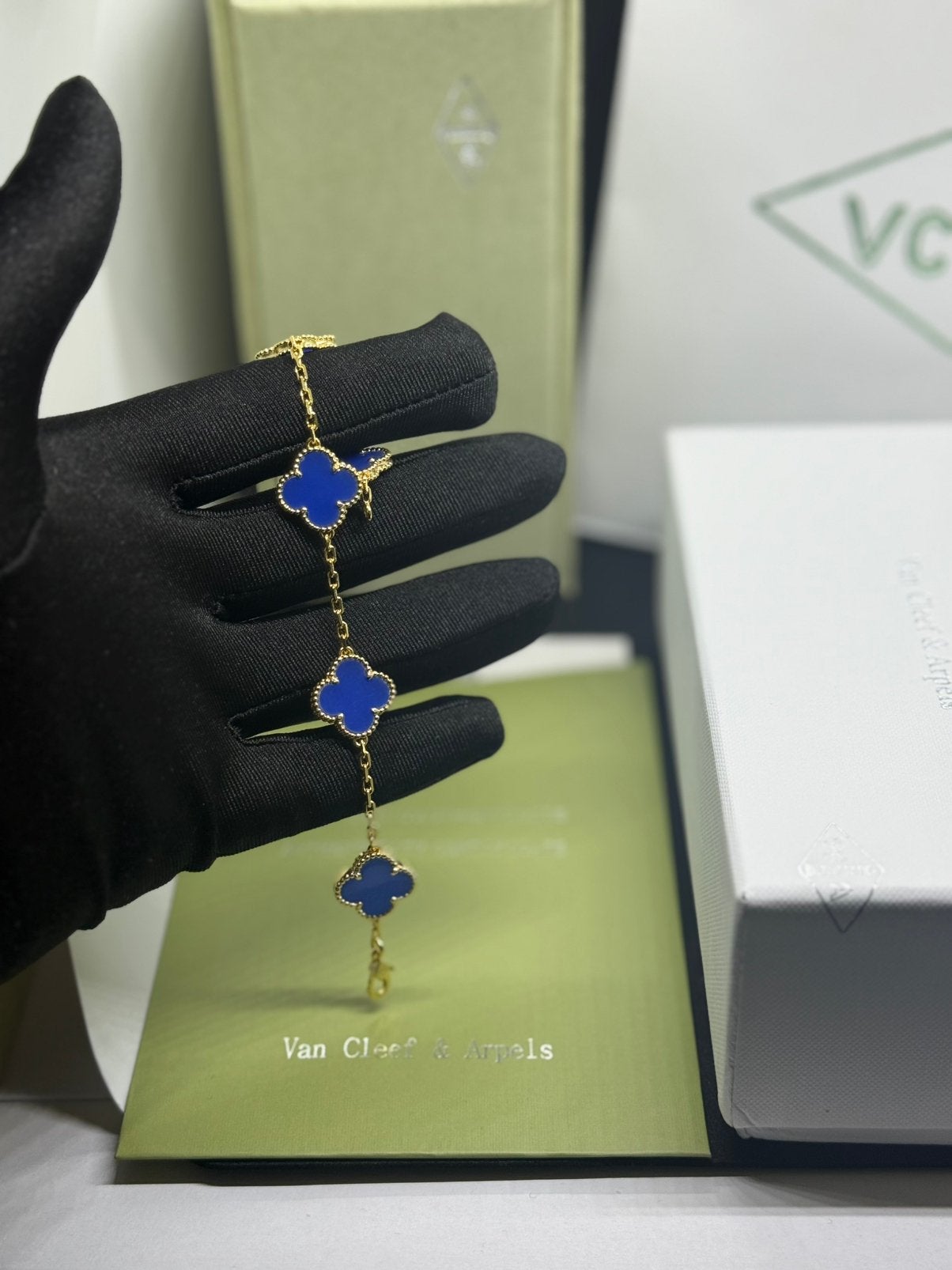 Van Cleef & Arpels Vintage- Alhambra Armband, Ophalen of Verzenden, Zo goed als nieuw, Goud