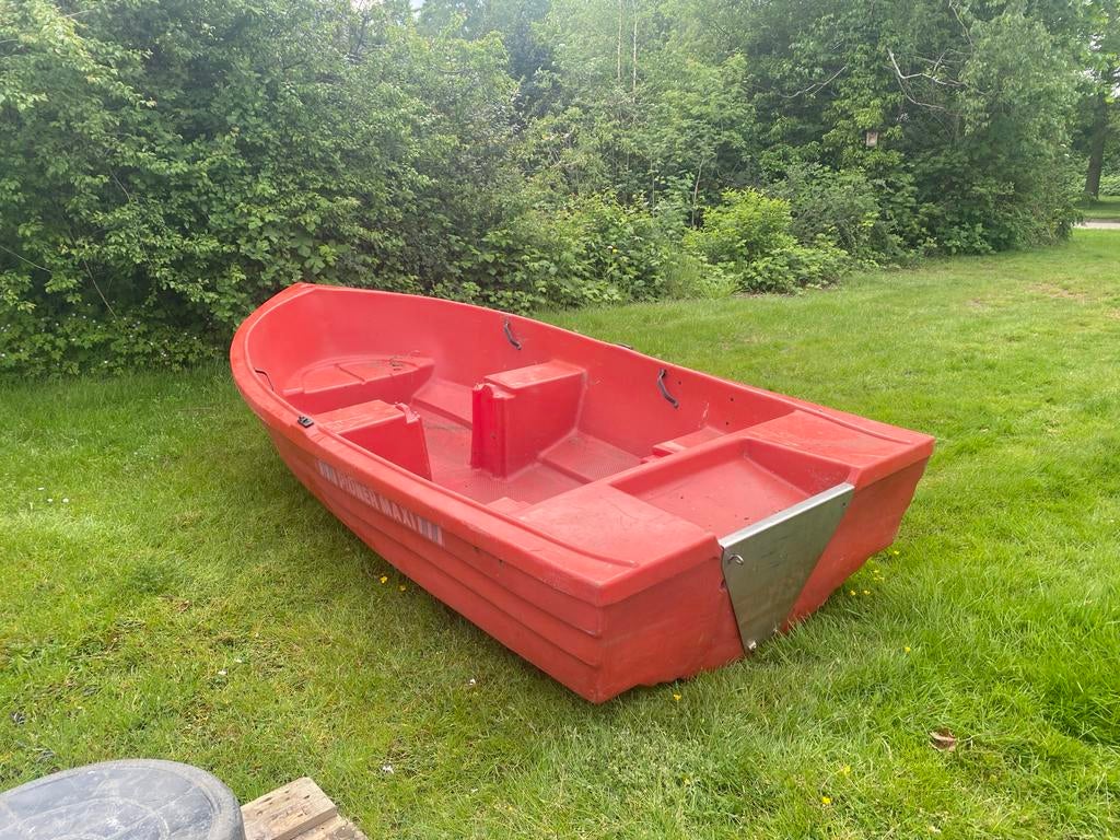 Mooi rood bootje, geschikt voor 5 personen, Watersport en Boten, Kano's, Ophalen of Verzenden, Zo goed als nieuw
