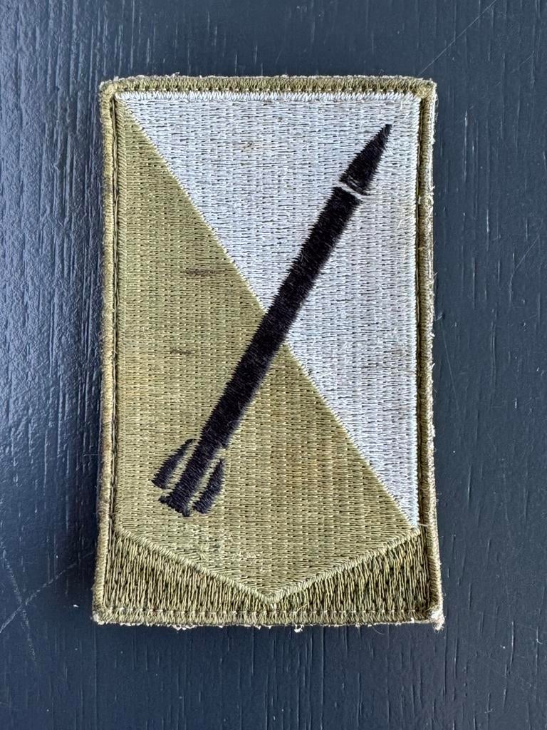 KL DGLC mouwembleem gvt, oud model, Ophalen of Verzenden, Landmacht, Nederland, Embleem of Badge
