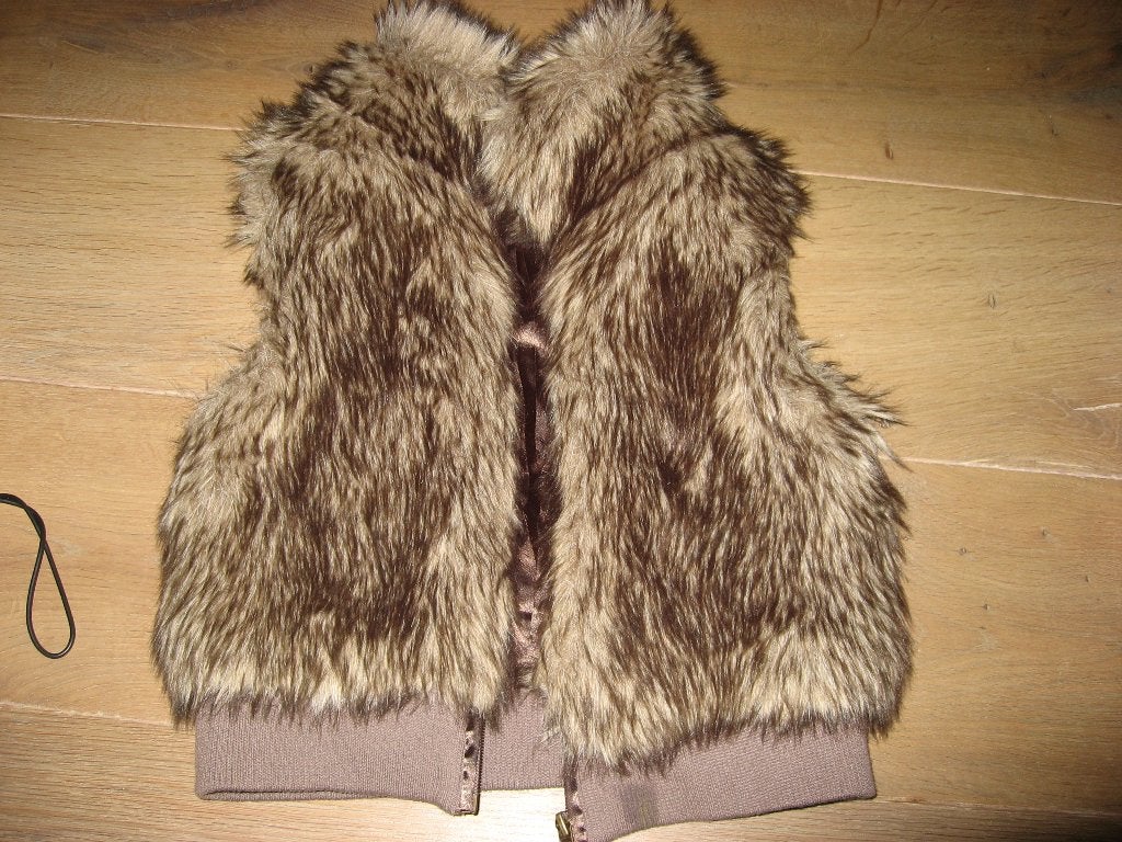 nieuwe nep bont bodywarmer, mt 146 , H&M en meer kleding, Kinderen en Baby's, Trui of Vest, H&M, Nieuw, Verzenden