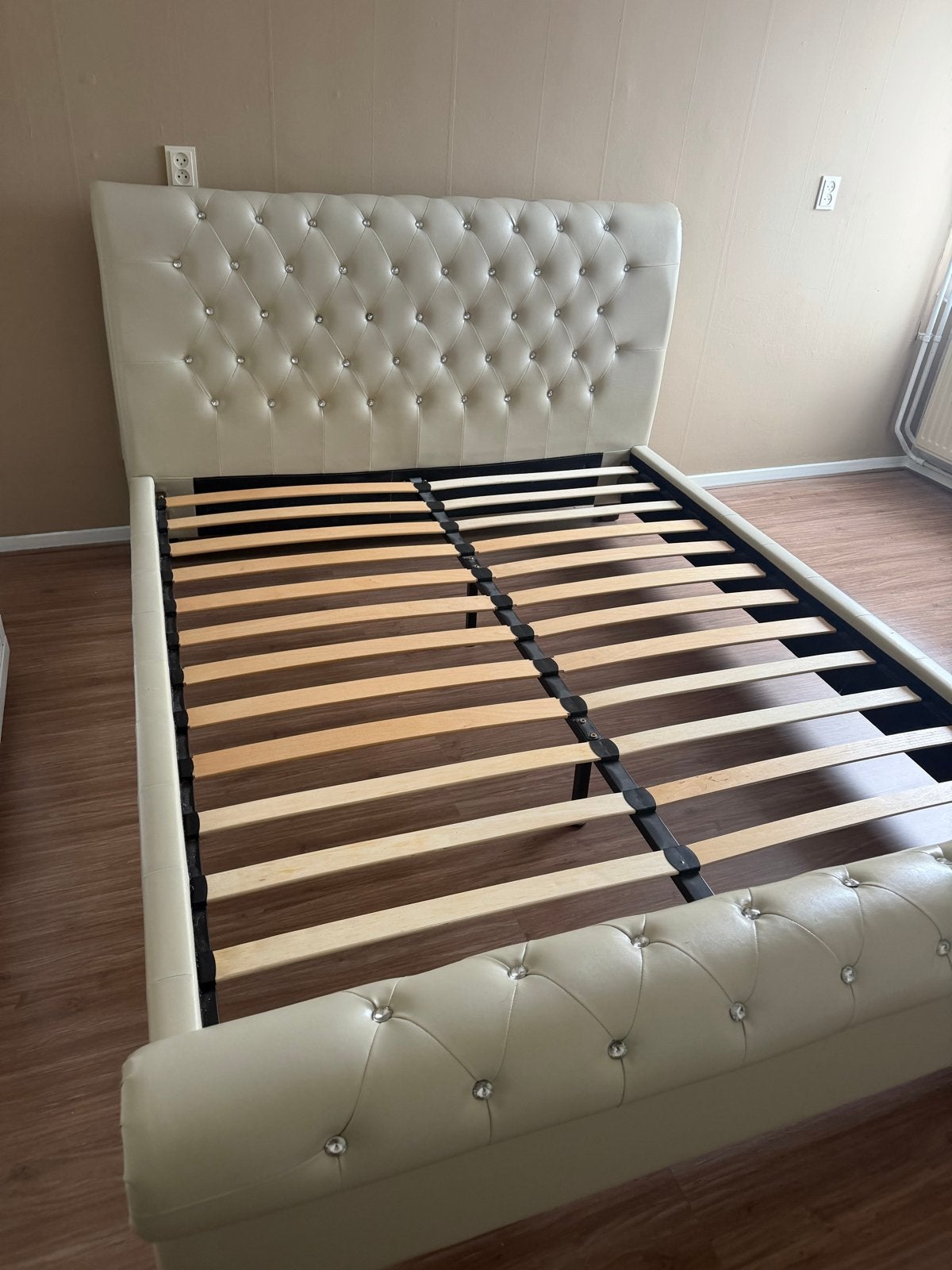 Tweepersoonsbed met gestoffeerd hoofdbord en voetbord, Ophalen, Gebruikt, Tweepersoons, 140 cm