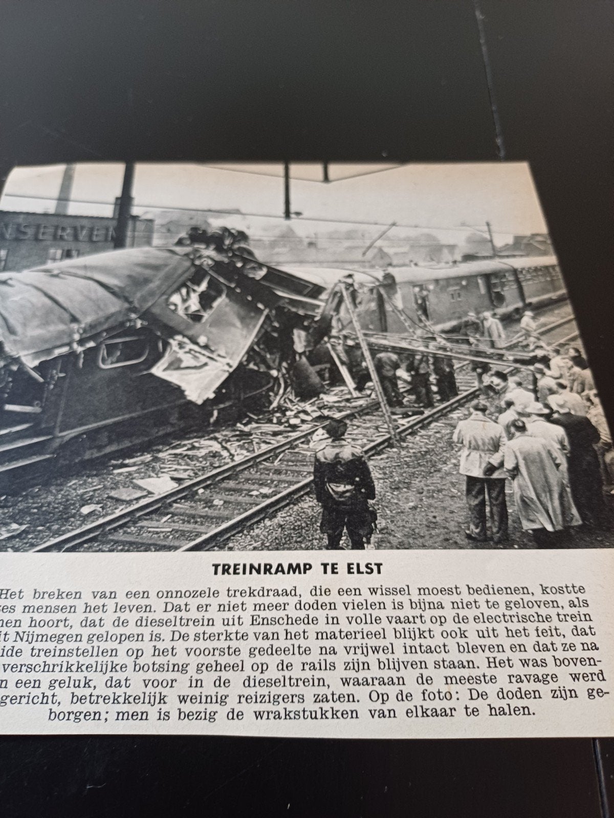 knipsel spoorwegongeluk Elst 1954, Ophalen of Verzenden, Gebruikt, Tram, Kaart of Prent