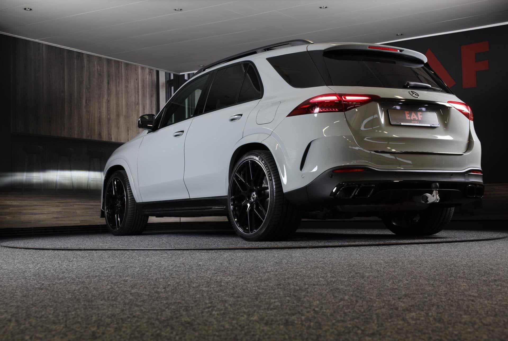 Mercedes-Benz GLE-klasse 400 e 4MATIC AMG 63 Look / Massage, Auto's, Automaat, Dealer onderhouden, Gebruikt, Zwart