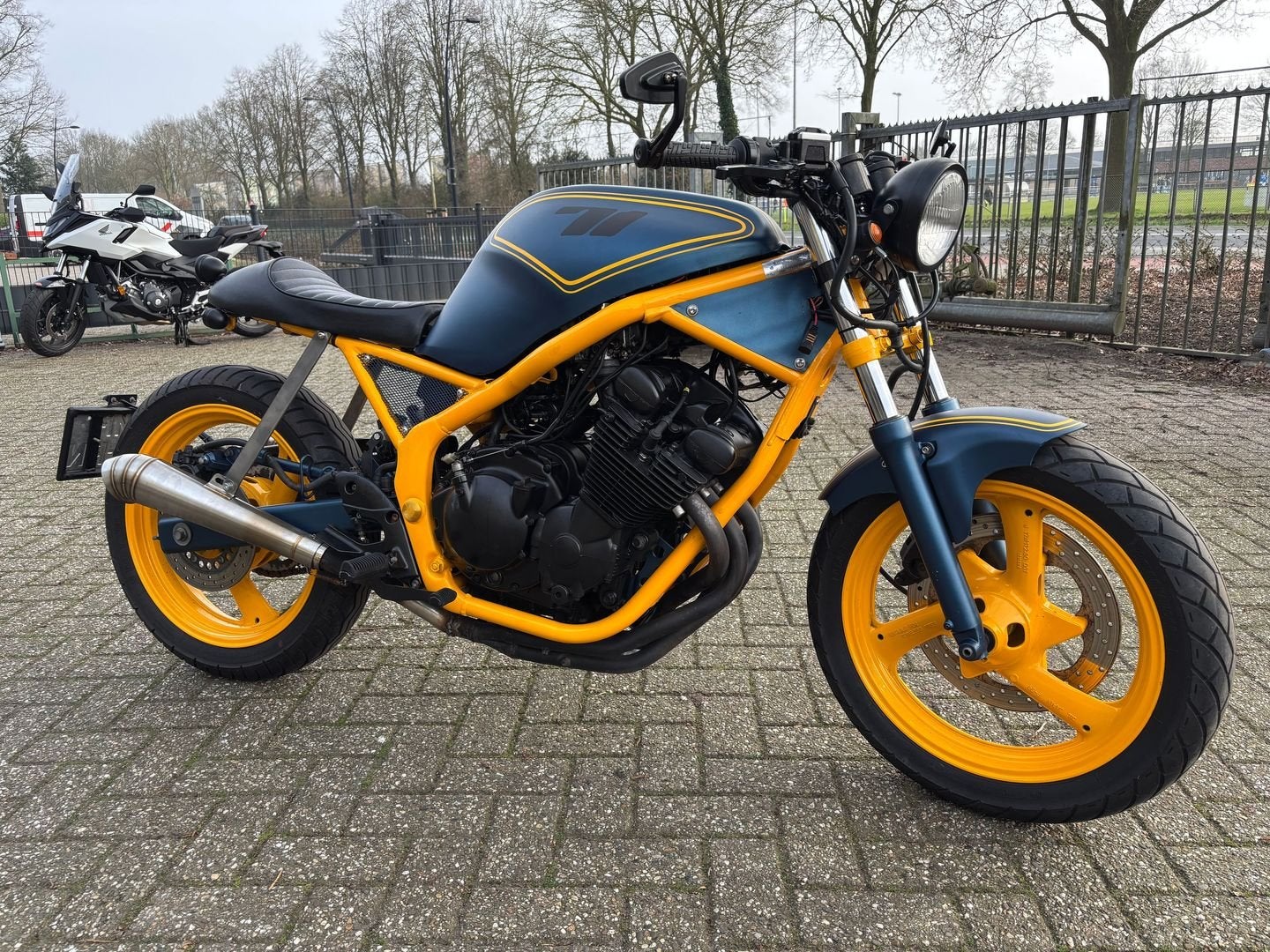YAMAHA XJ 600 SPECIAL CUSTOM CAFERACER BOBBER SUPER NAKED, 598 cc, 4 cilinders, Bedrijf, Onbekend