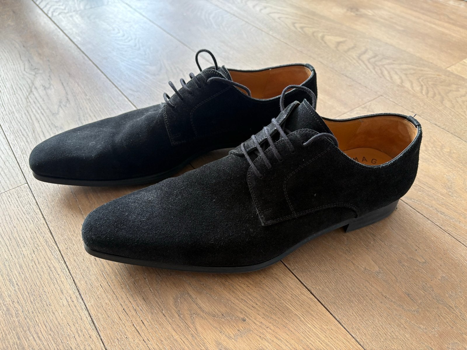 Magnanni suède herenschoenen – zwart – maat 43, Ophalen of Verzenden, Gedragen, Zwart, Veterschoenen
