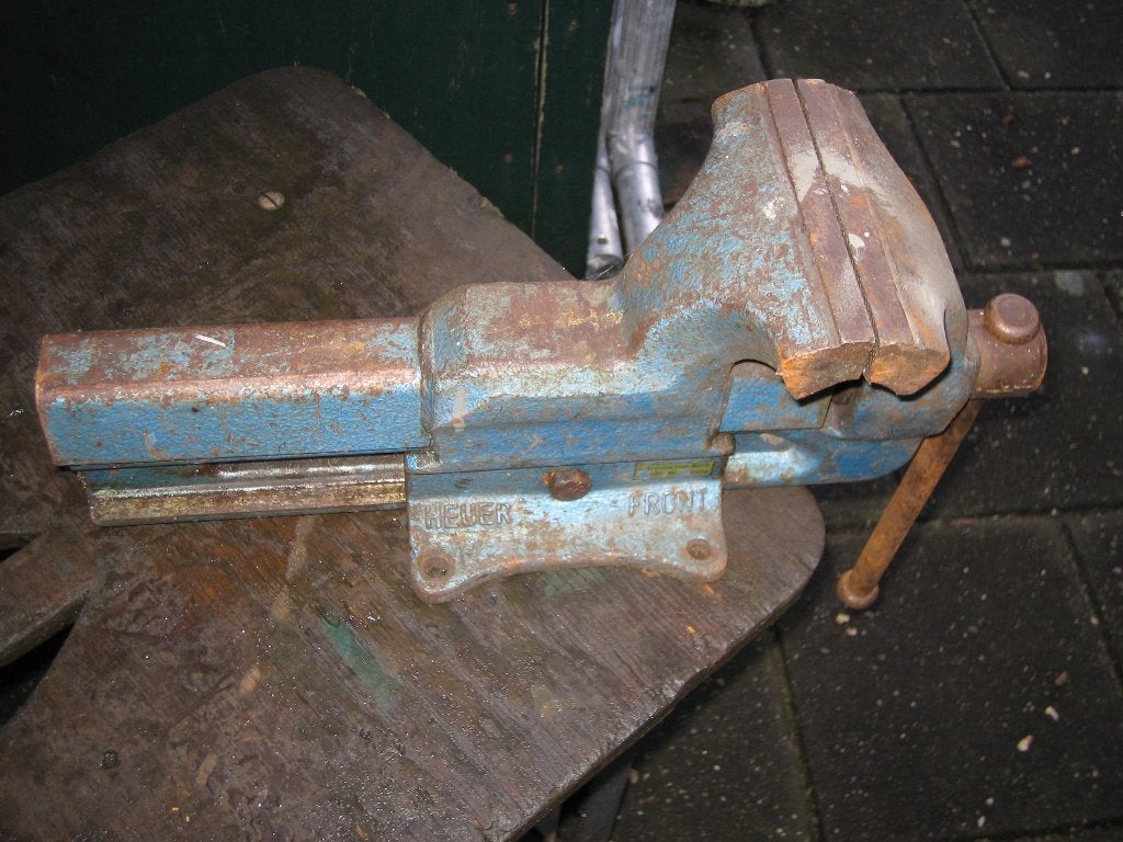 heuer front bankschroef  bekmaat 140mm izgst, Doe-het-zelf en Verbouw, Ophalen, Zo goed als nieuw, Bankschroef