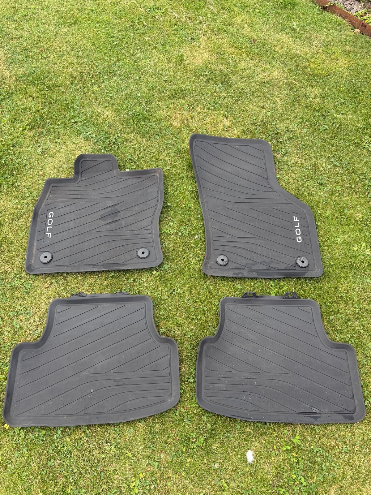 Originele VW Golf 8 rubberen vloermatten (set van 4), Ophalen of Verzenden, Zo goed als nieuw
