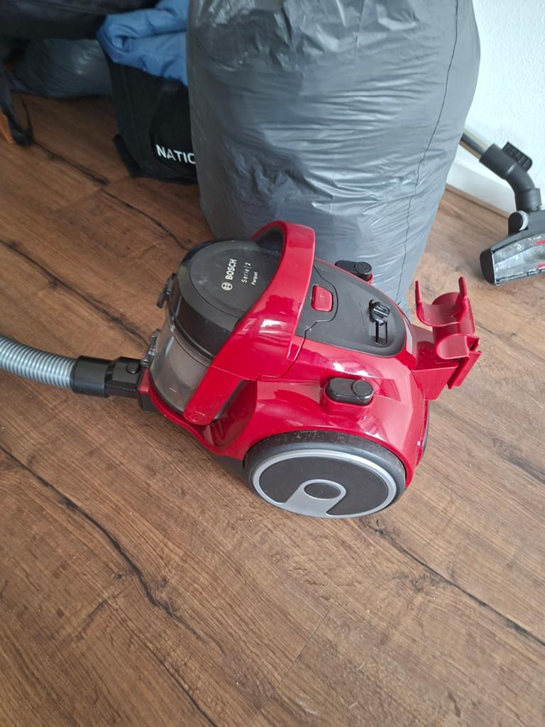 Bosch Serie | 2 stofzuiger met opzetstukken en lange stekker, Inclusief accessoires, Gebruikt, Bosch, Ophalen of Verzenden