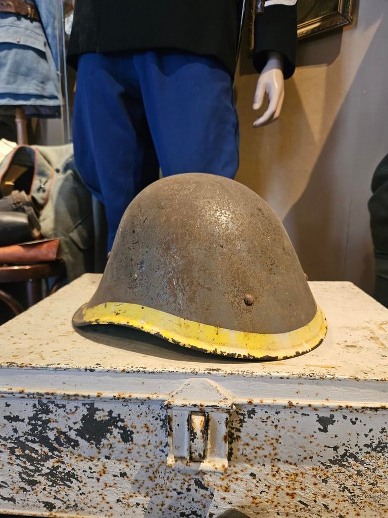 Nederlandse helm WW2, Verzamelen, Militaria | Tweede Wereldoorlog, Ophalen of Verzenden, Landmacht, Nederland, Helm of Baret