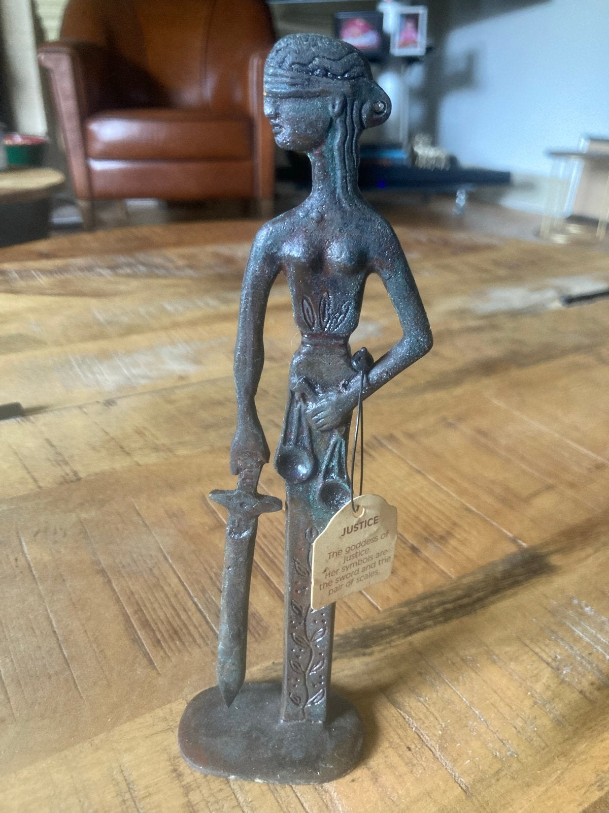 Platmetalen Justitia beeldje - 17 cm hoog, Minder dan 20 cm, Ophalen of Verzenden, Beeld, Bruin
