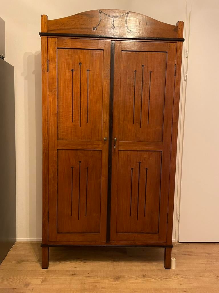 Antieke (buffet)kast. LET OP: staat in Vught, Antiek en Kunst, Ophalen