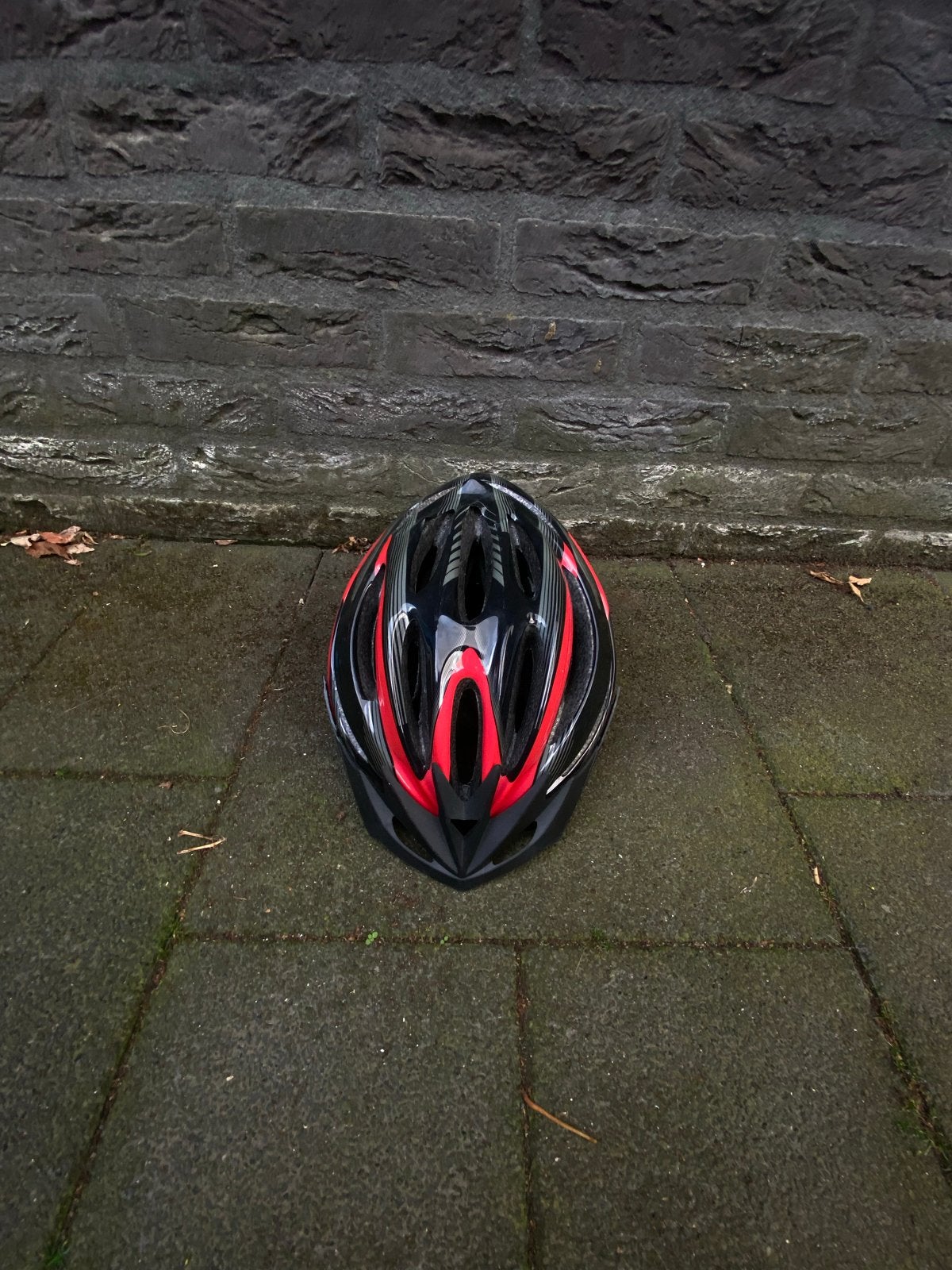 Fietshelm Zwart/Rood - Veilig en Stijlvol op de Fiets, Fietsen en Brommers, Fietsaccessoires | Fietshelmen, Ophalen, Gebruikt