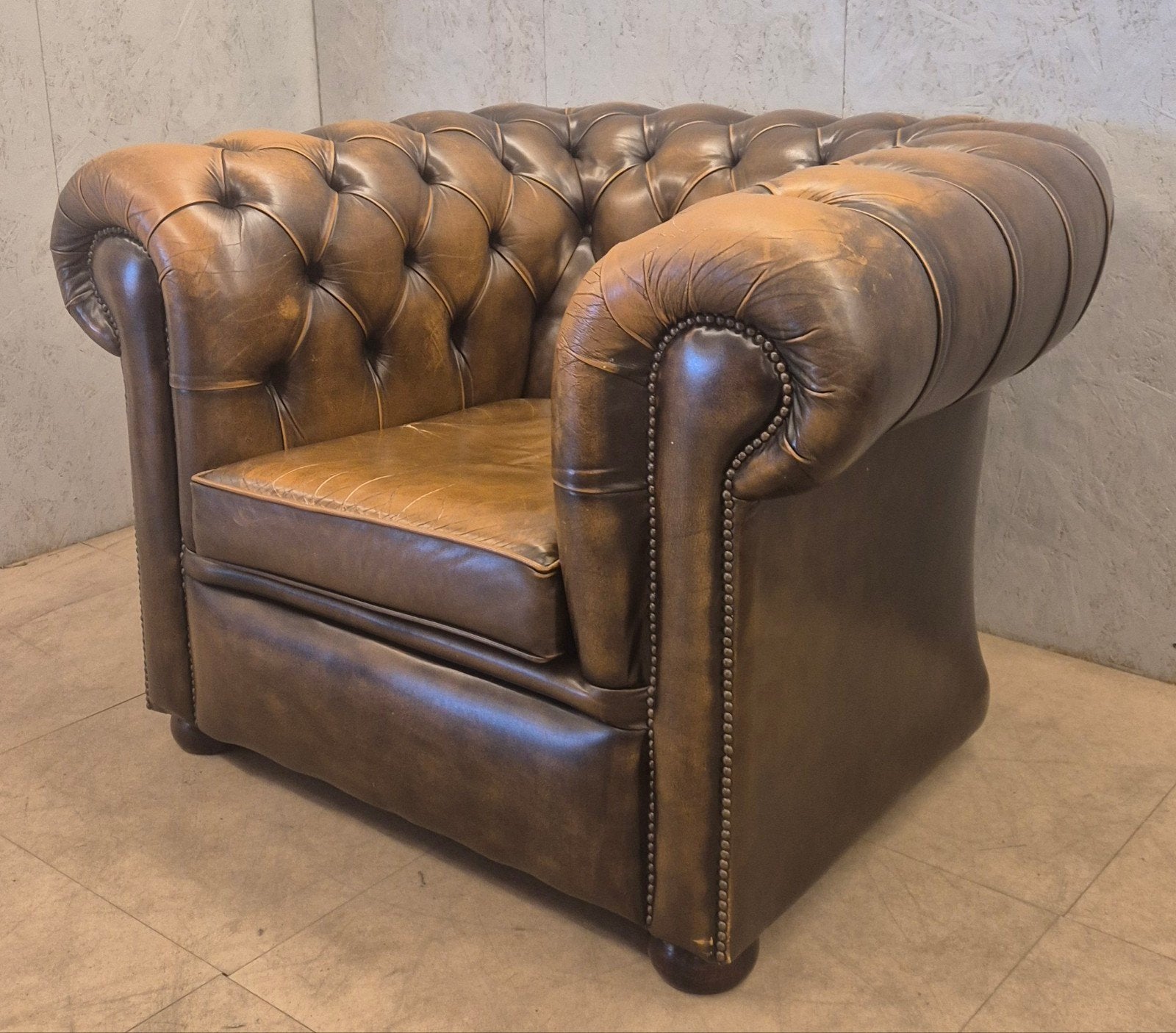 Originele Engelse Chesterfield fauteuil van Salvale Designs