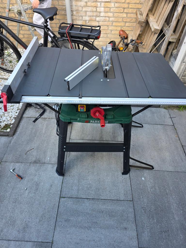 Parkside zaagtafel. Compleet en nooit gebruikt, Doe-het-zelf en Verbouw, Gereedschap | Zaagmachines, Ophalen of Verzenden, 1200 watt of meer