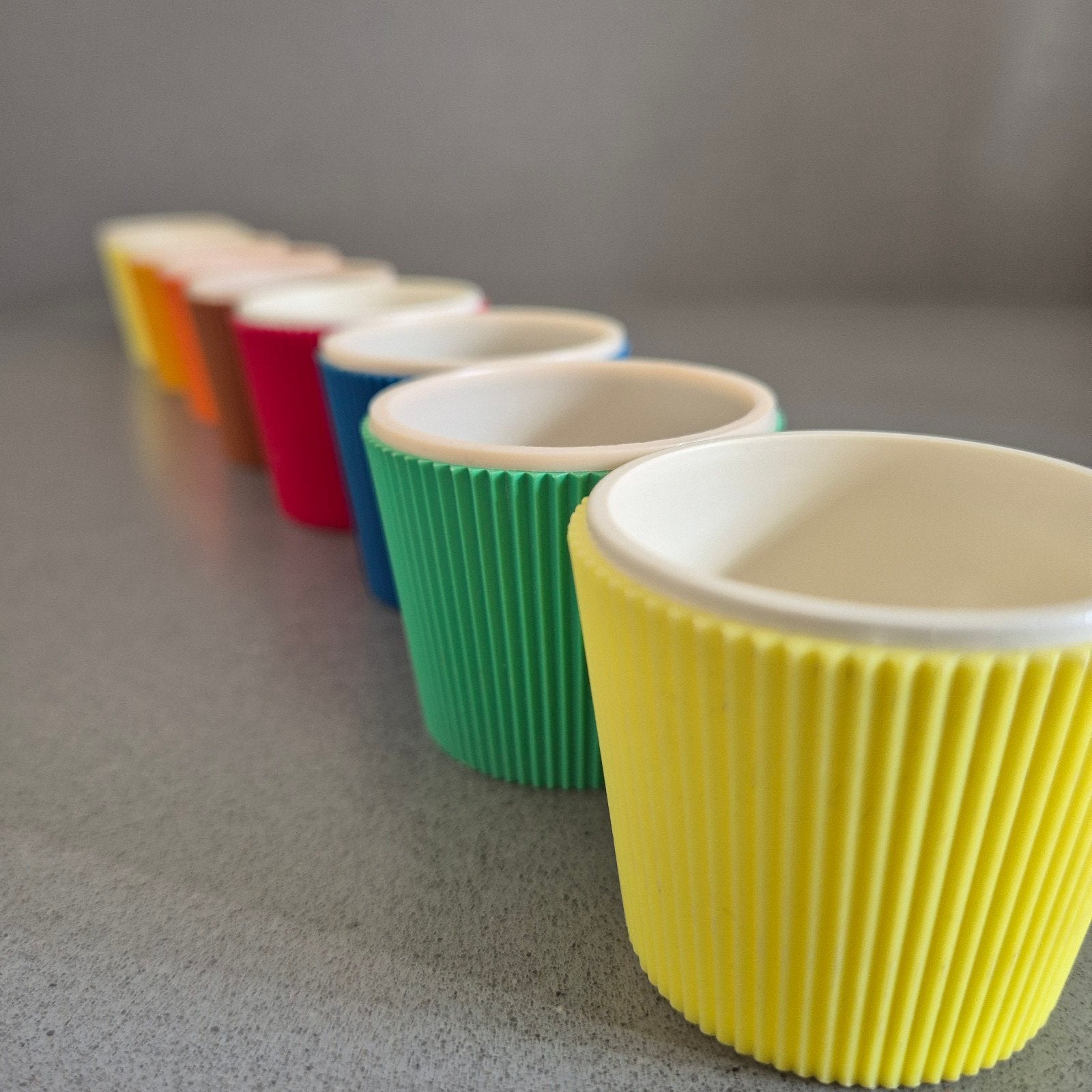 9x Vintage retro eierdopjes (Turkstra) – Vrolijke kleu, Antiek en Kunst, Ophalen of Verzenden