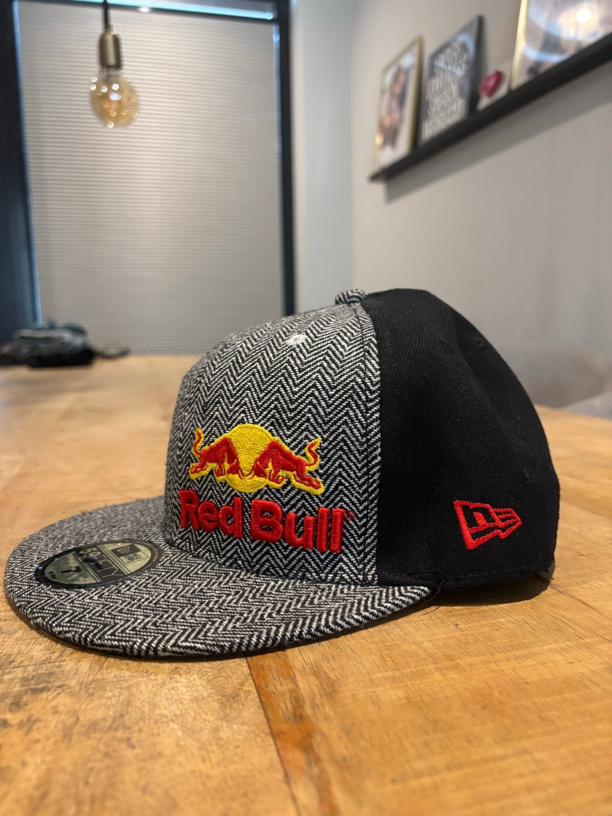 Red Bull New Era 59Fifty Pet - Maat 7 (55.8cm), Kleding | Heren, Ophalen of Verzenden, Zo goed als nieuw, Pet