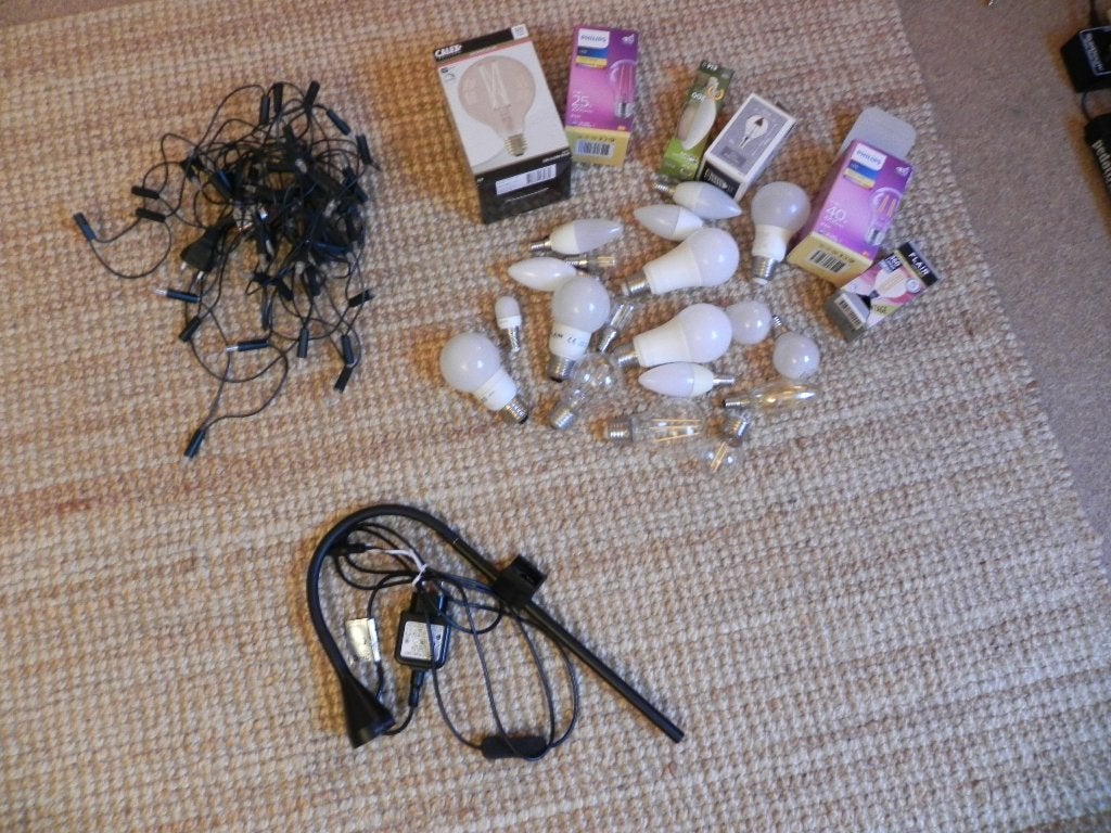 Partij / doos LED lampen + extra's, Ophalen of Verzenden, Zo goed als nieuw, E27 (groot), Led-lamp