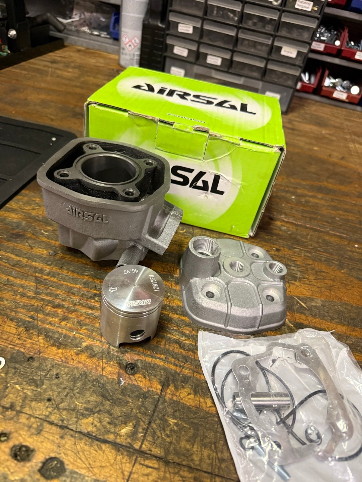 Derbi Airsal 70cc Cilinder Nieuw met Transportschade, Fietsen en Brommers, Derbi, Derbi, Nieuw, Ophalen of Verzenden