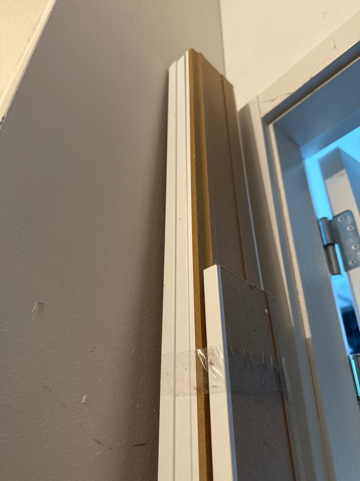 Witte plinten 9cm hoog, 1.5cm dik (3x 240cm, 1x 140cm), Ophalen, Nieuw, Mdf, 200 tot 250 cm