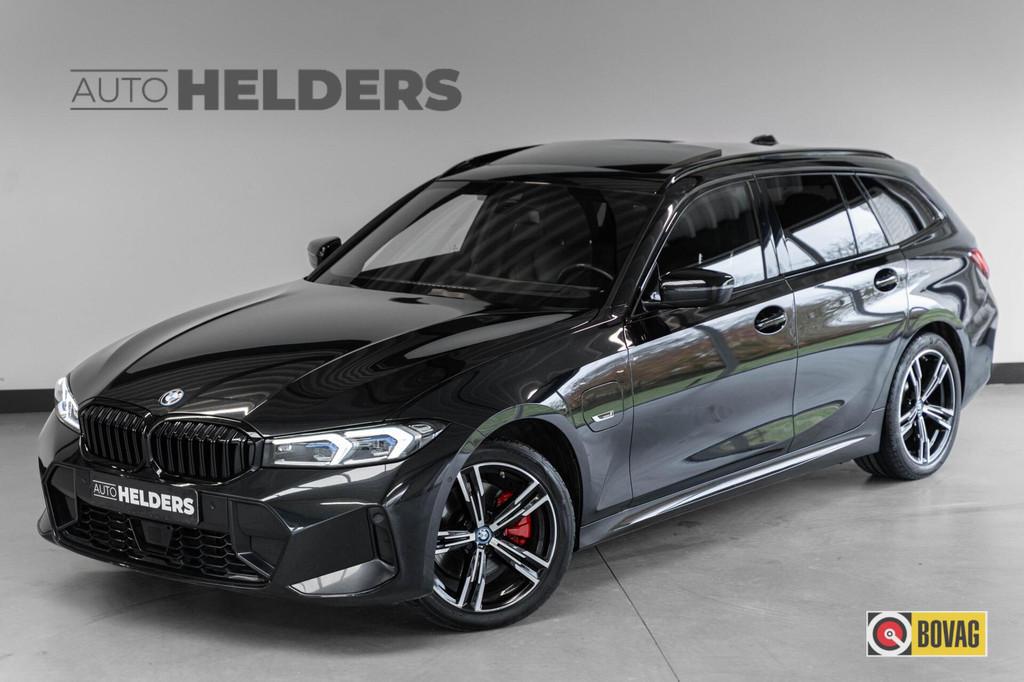 BMW 3-serie 330e xDrive M Pano CarPlay 18' ACC Leder Camera, 1998 cc, 1800 kg, Gebruikt, Zwart