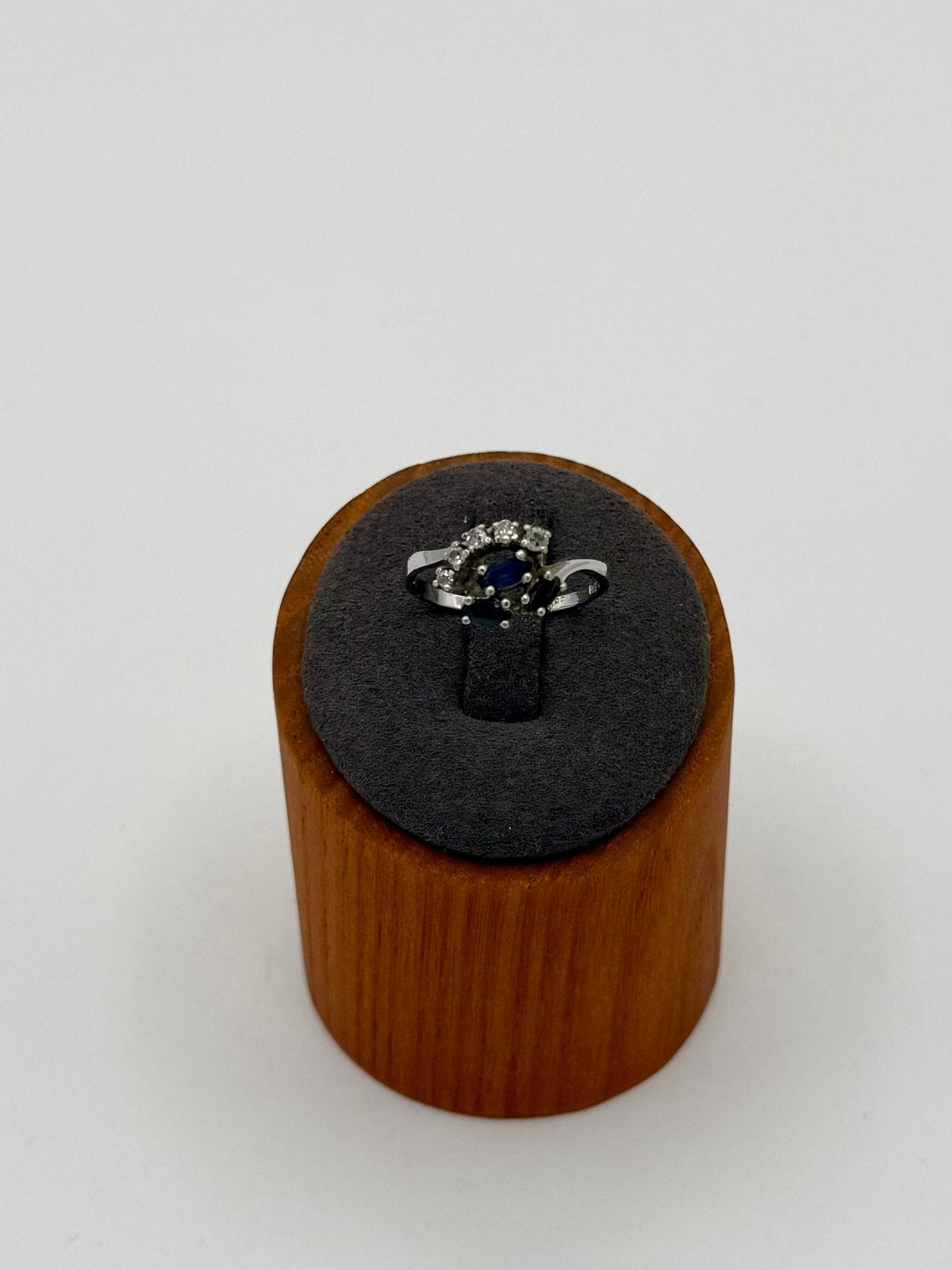 14K Witgouden Ring 585 met 5 Diamanten & 3 saffieren, Wit, Ophalen of Verzenden, Zo goed als nieuw, 17 tot 18