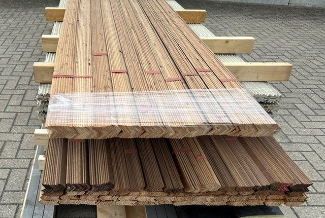 Grenen en Meranti hoeklatten, Doe-het-zelf en Verbouw, Hout en Planken, Ophalen, Minder dan 25 mm, Grenen, Plank