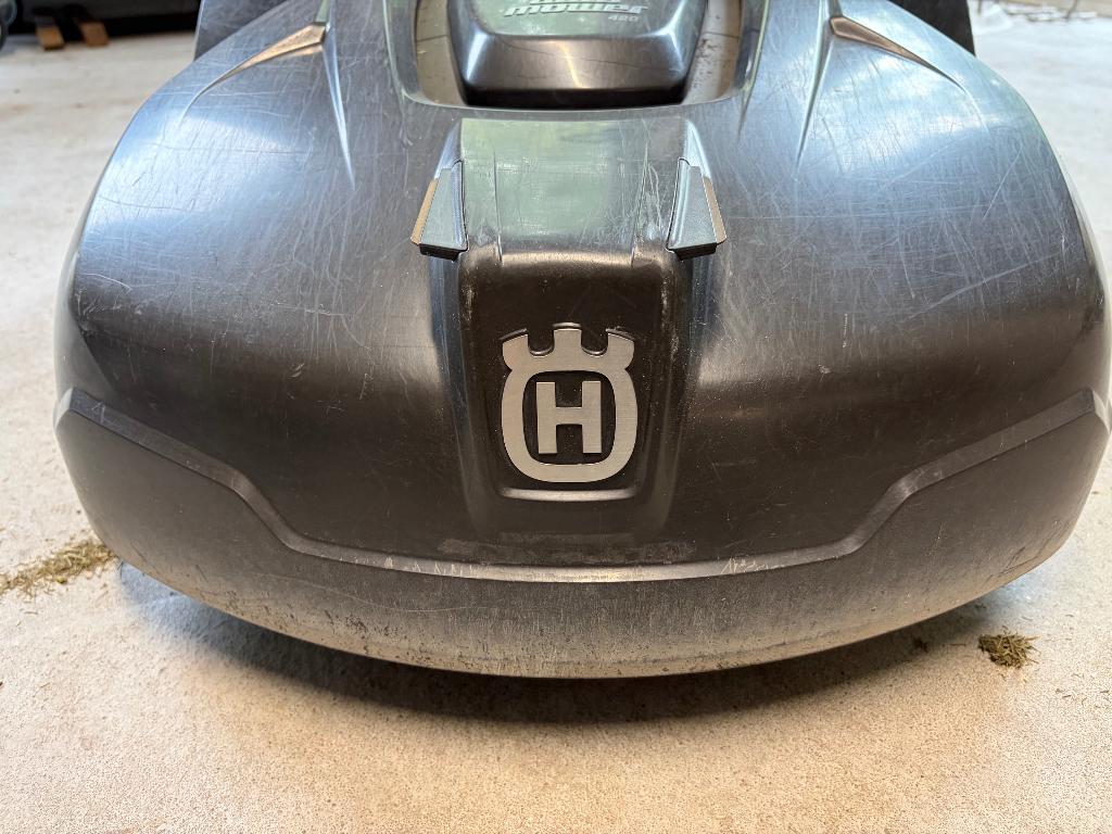 Te koop, Husqvarna robotmaaier 420, Tuin en Terras, Robotmaaiers, Ophalen, Gebruikt, Bestuurbaar via app, 20 tot 25 cm