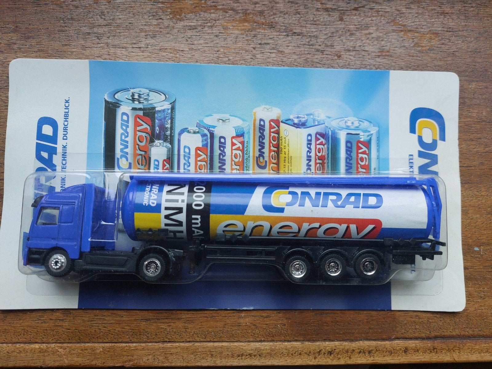 Tankwagen schaal 1op 87. Opdruk CONRAD., Hobby en Vrije tijd, Ophalen of Verzenden, Nieuw, Bus of Vrachtwagen, Overige merken