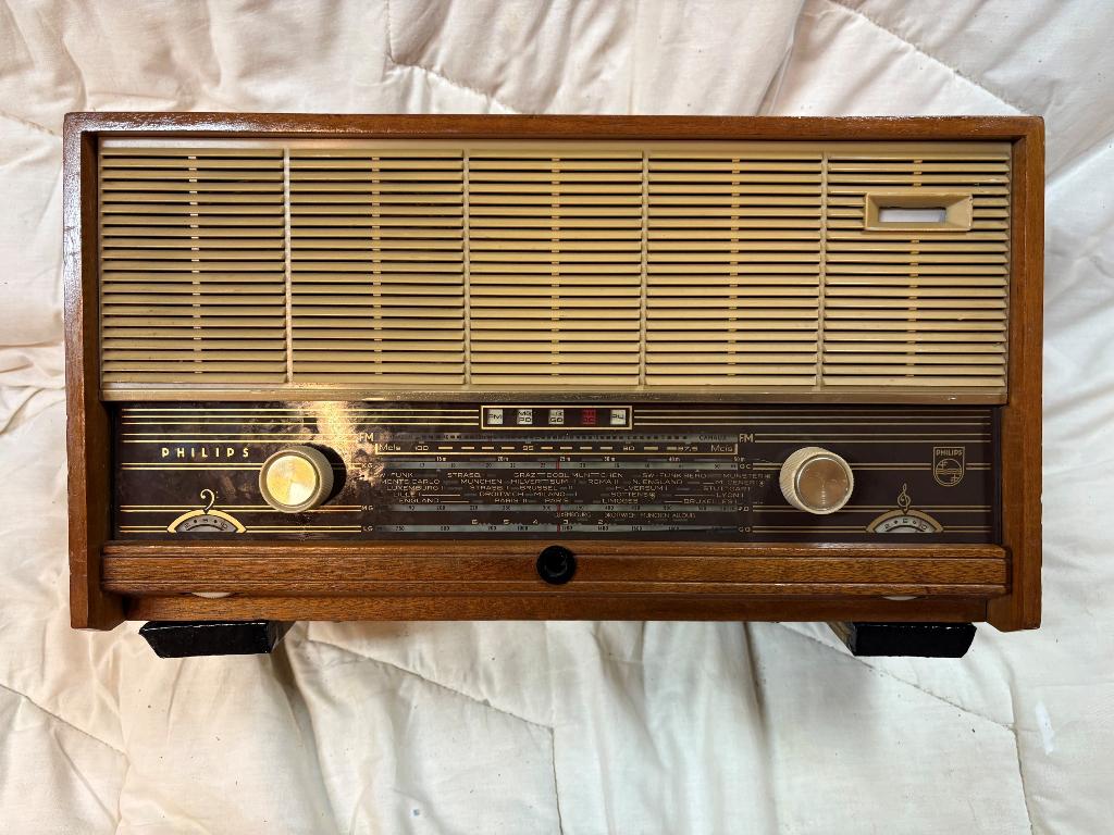 Antieke Philips radio, omgebouwd naar Bluetooth., Antiek en Kunst, Antiek | Tv's en Audio, Ophalen of Verzenden