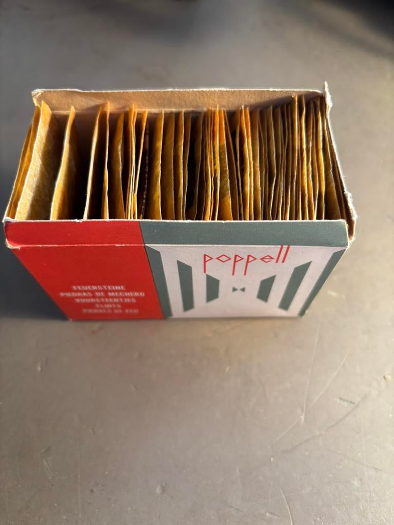 Poppel vuursteentjes, Verzamelen, Rookartikelen, Aanstekers en Luciferdoosjes, Ophalen of Verzenden, Gebruikt