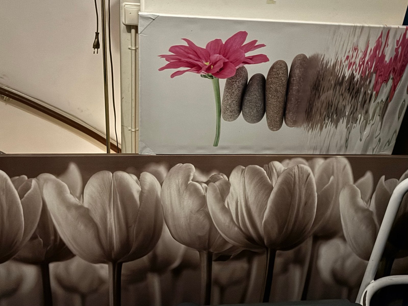2 schilderijen: bloemen en abstract voor klein prijsje, Ophalen, Print, Op houten frame, Bloemen