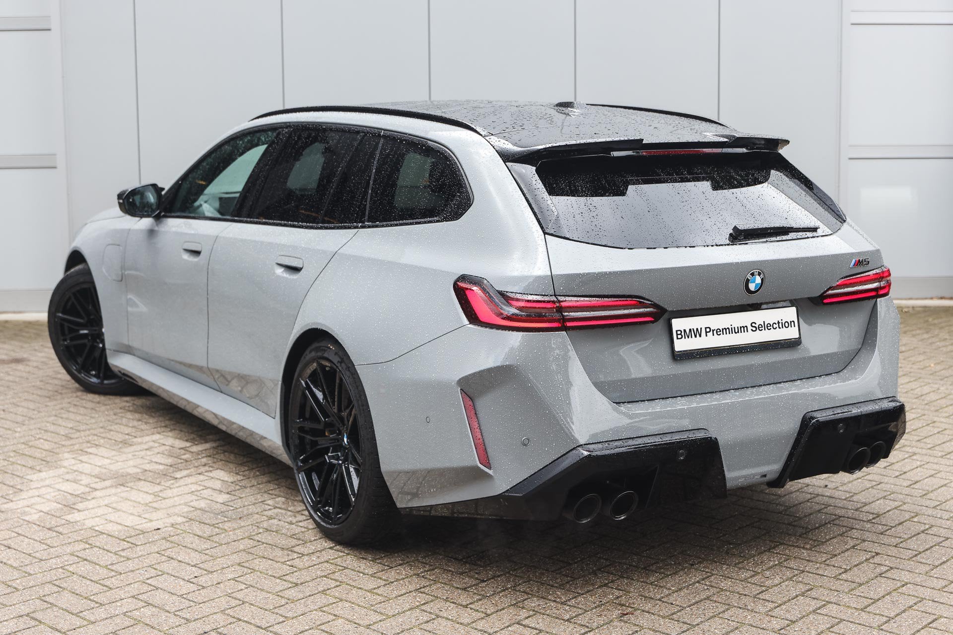 BMW 5 Serie Touring M5 Automaat / M Drive Professional / Pan, Gebruikt, 4395 cc, Vierwielaandrijving, Zilver of Grijs