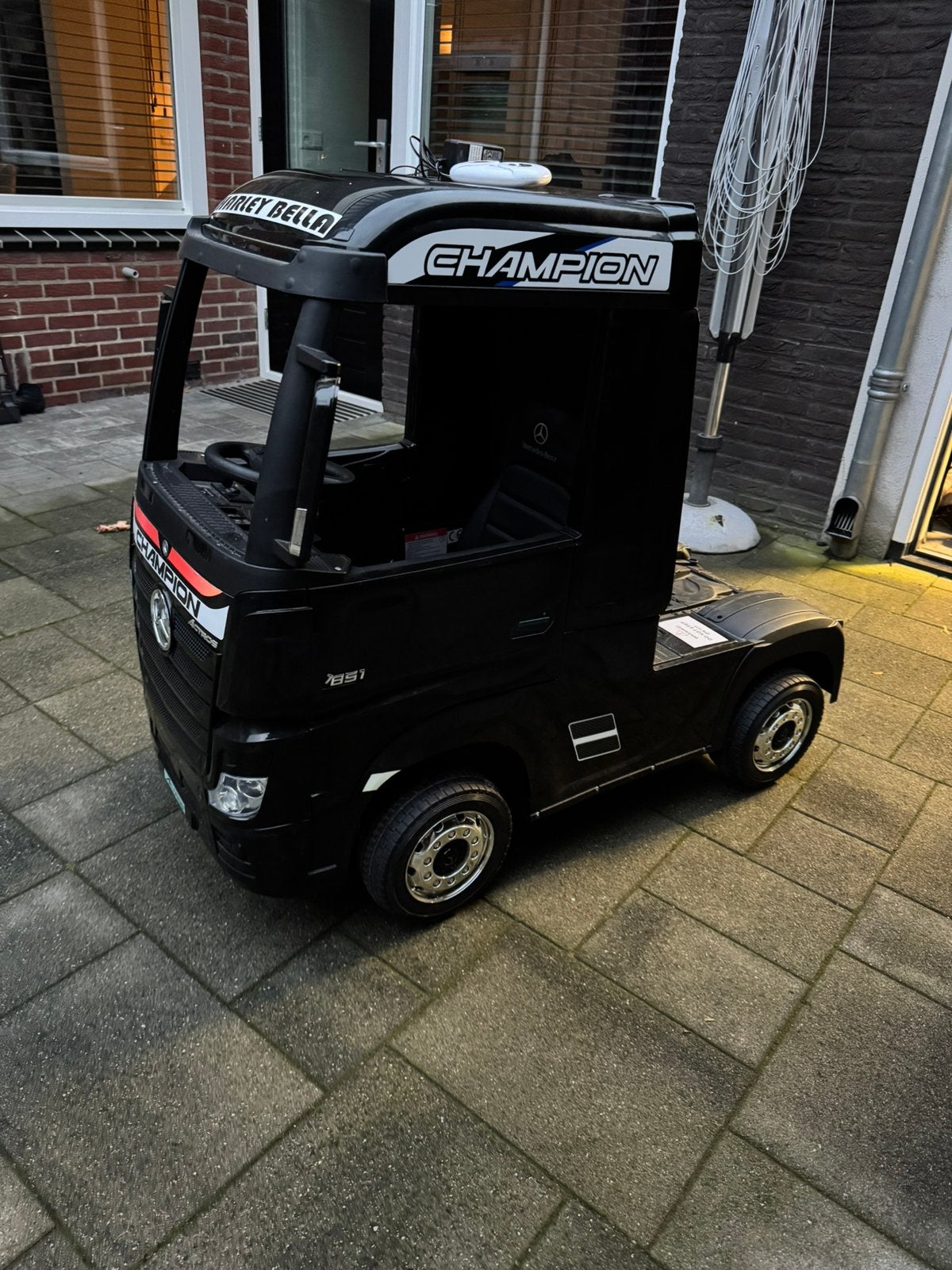 Mercedes Actros vrachtwagen defect, Zo goed als nieuw