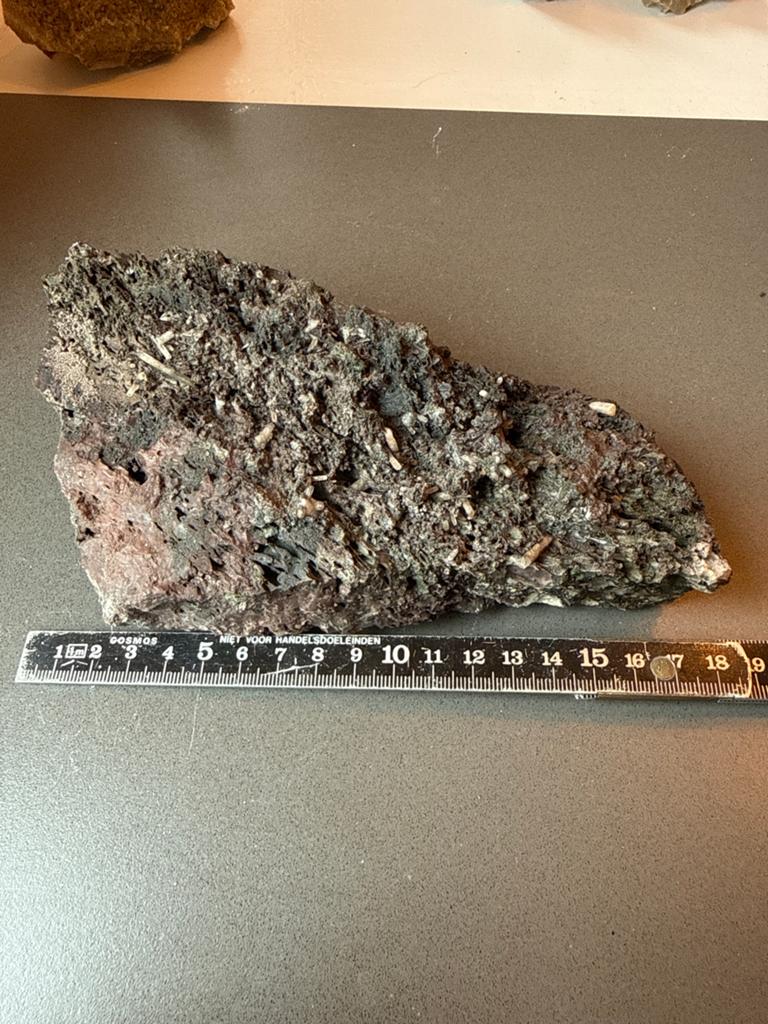 Kopererts met naaldvormige kristallen (876g), Ophalen of Verzenden, Mineraal