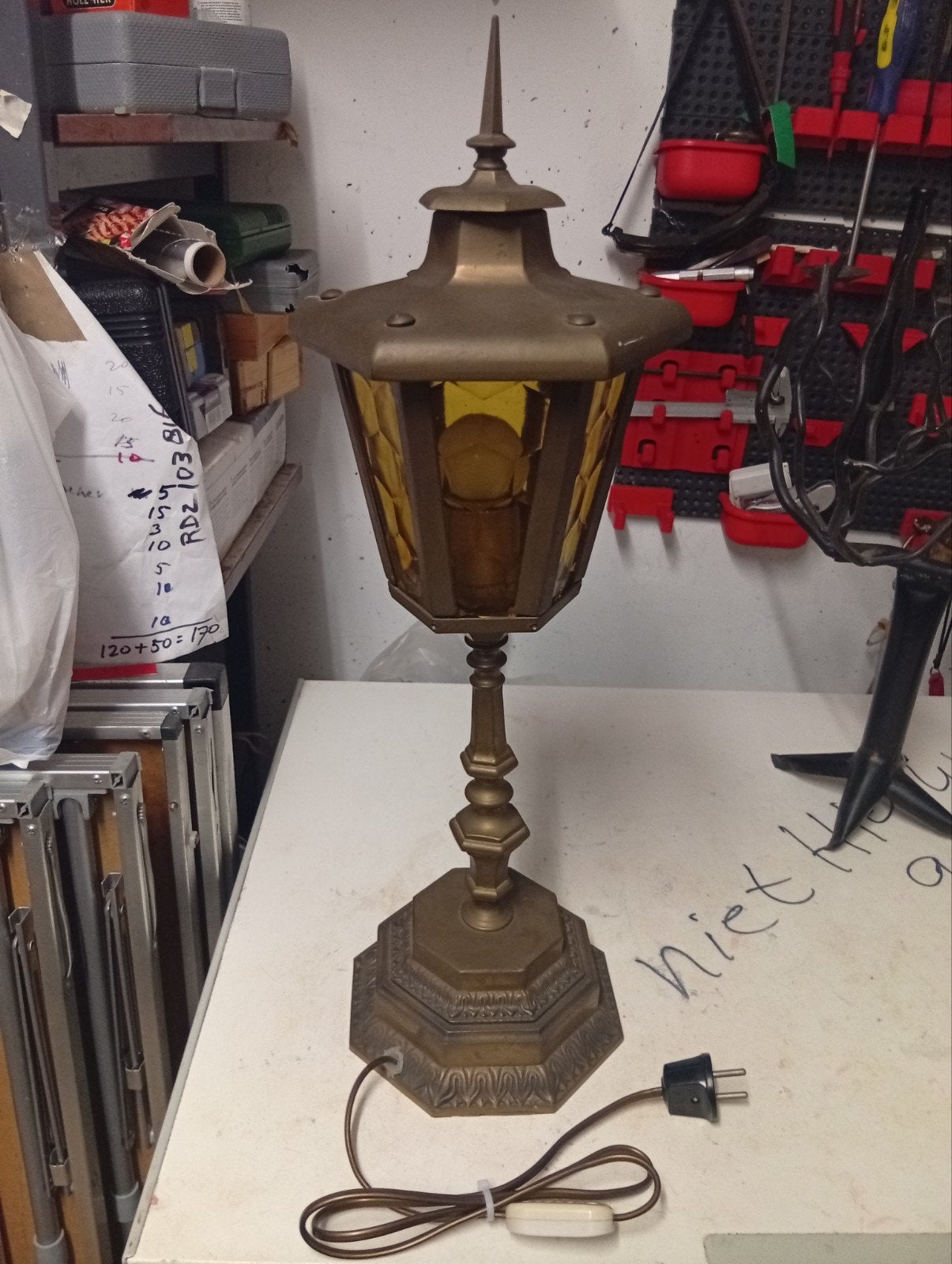 Vintage messing Tafellamp Lantaarnstijl met Geel Glas, Ophalen of Verzenden