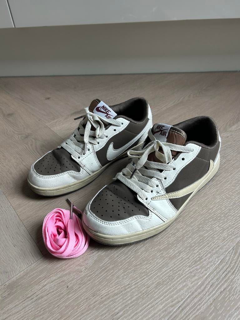Travis Scott x Nike Air Jordan 1 Low OG Mocha, Kleding | Dames, Schoenen, Bruin, Ophalen of Verzenden, Sneakers of Gympen, Zo goed als nieuw