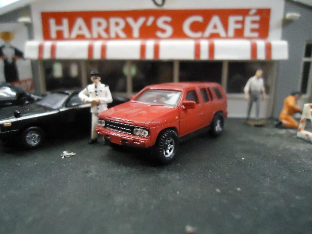 1:95 1989-1995 Nissan Terrano WD21 ( schaal 1:95 ) rood, Ophalen of Verzenden, Zo goed als nieuw, Auto, Overige merken