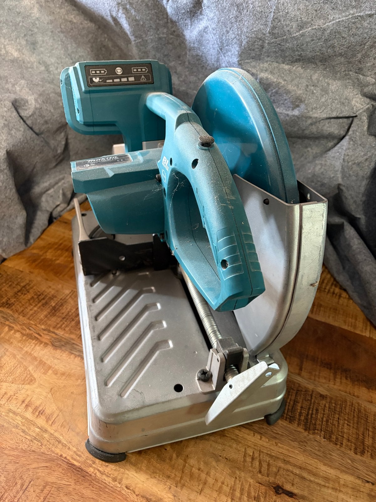 Makita DLW140 Accu Afkortzaag 36V - Zo goed als nieuw, Ophalen, 70 mm of meer, Zo goed als nieuw, Afkortzaag