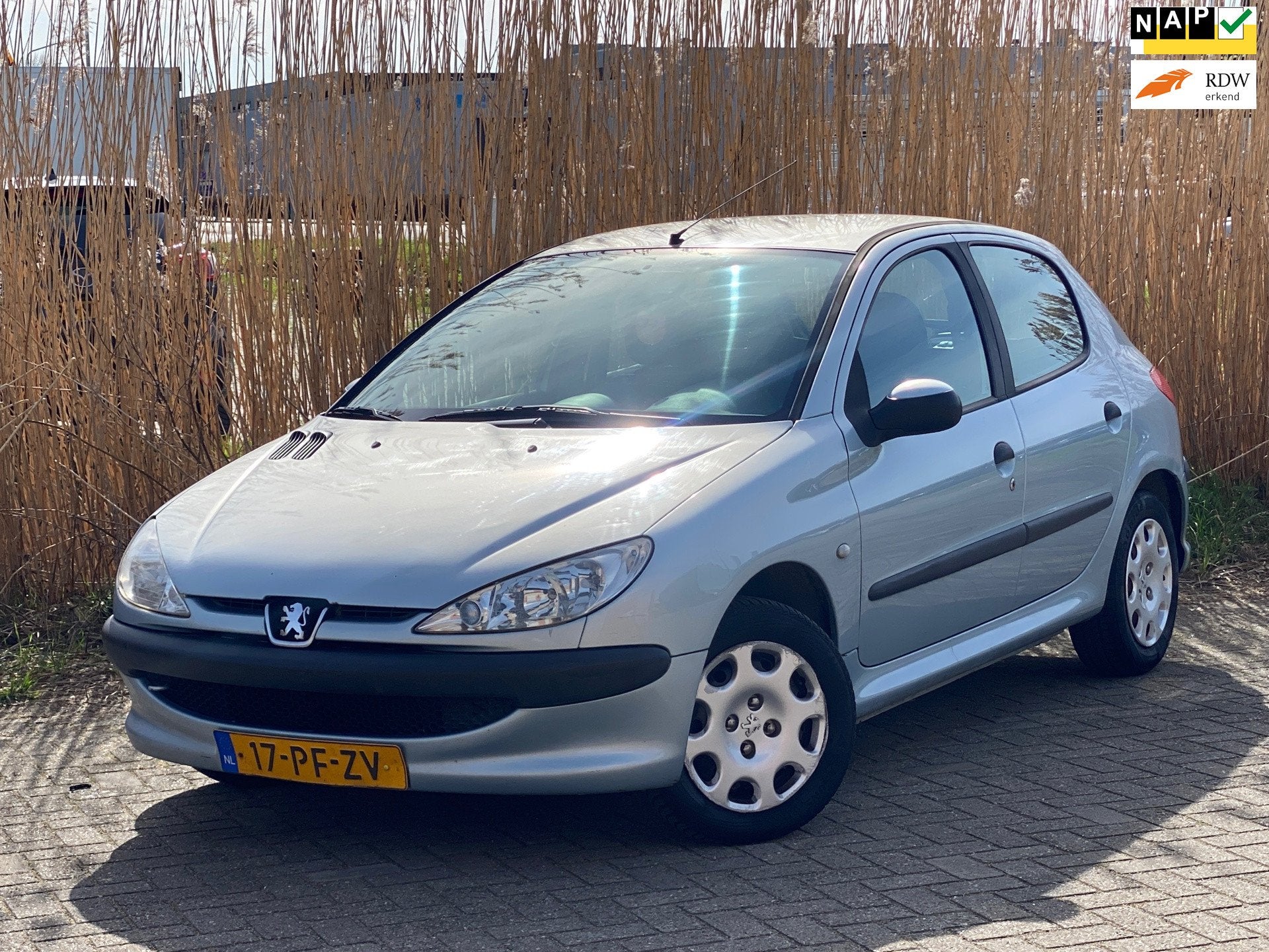 Peugeot 206 Gereserveerd!, Auto's, Peugeot, Voorwielaandrijving, Stof, 31 €/maand, 4 cilinders