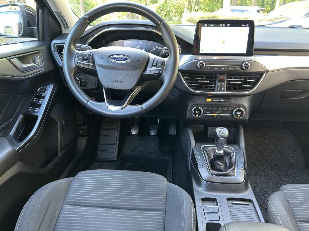 Ford Focus 1.0 125pk Tit. Bns Navi, Carplay, 17” LMV, Trek, Gebruikt, Euro 6, Met garantie (alle), Zwart