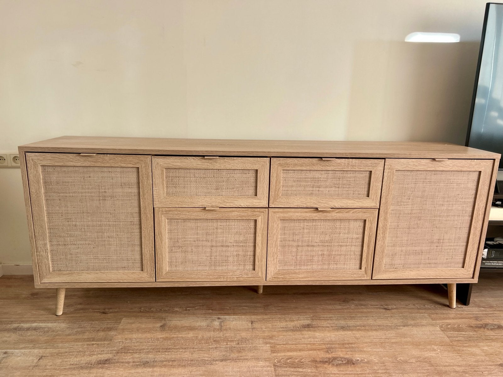 Modern dressoir met rotan look en eikenhout design, Huis en Inrichting, Kasten | Dressoirs, 150 tot 200 cm, Ophalen of Verzenden
