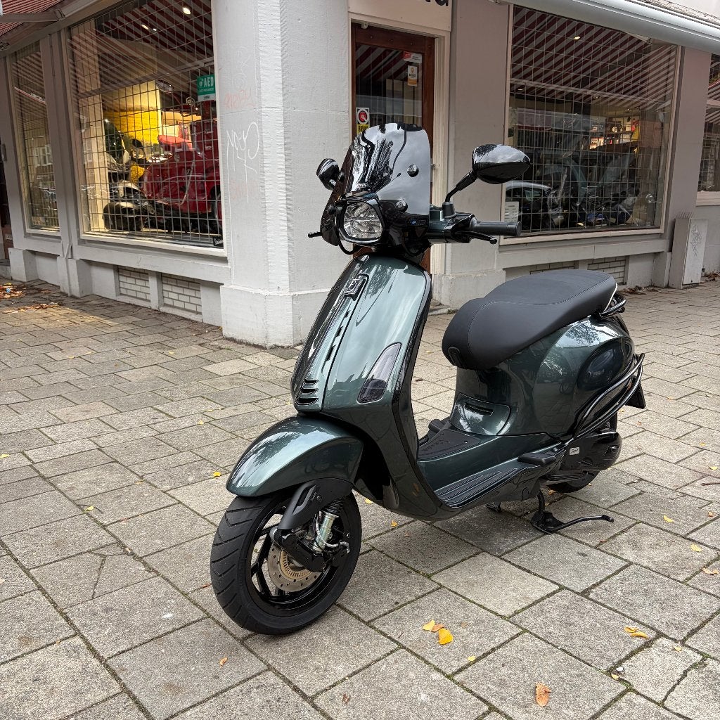 Vespa Sprint 125 Camouflage Green Met. - 19/3/2025 - 1156 km, Overige modellen, Zo goed als nieuw, Vespa, Benzine