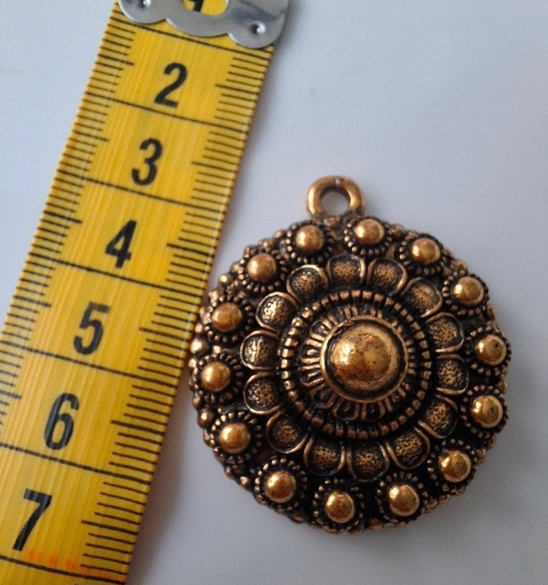 Grote hanger bedel metaal goud rond, Sieraden, Tassen en Uiterlijk, Kettinghangers, Overige materialen, -, -, Nieuw