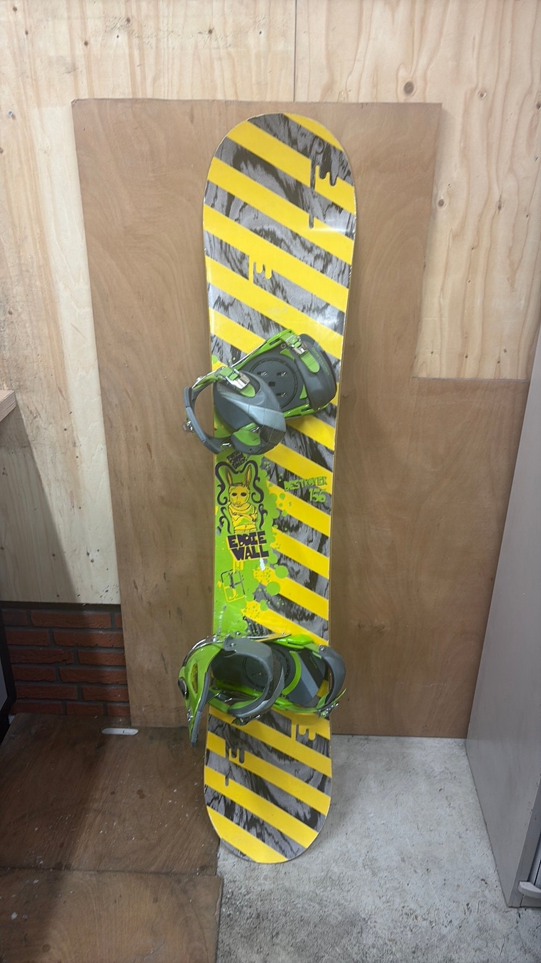 Forum Destroyer Eddie Wall Snowboard 156 cm Incl. bindingen, Ophalen of Verzenden, Gebruikt, Board