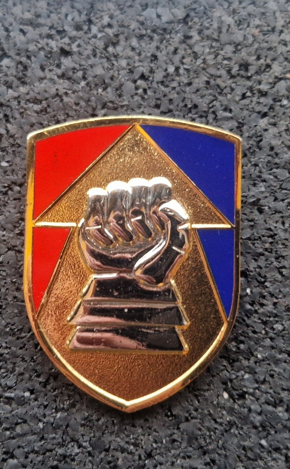 Borst embleem leger

Verzending kosten koper

Bekijk ook een, Ophalen of Verzenden, Landmacht, Nederland, Embleem of Badge