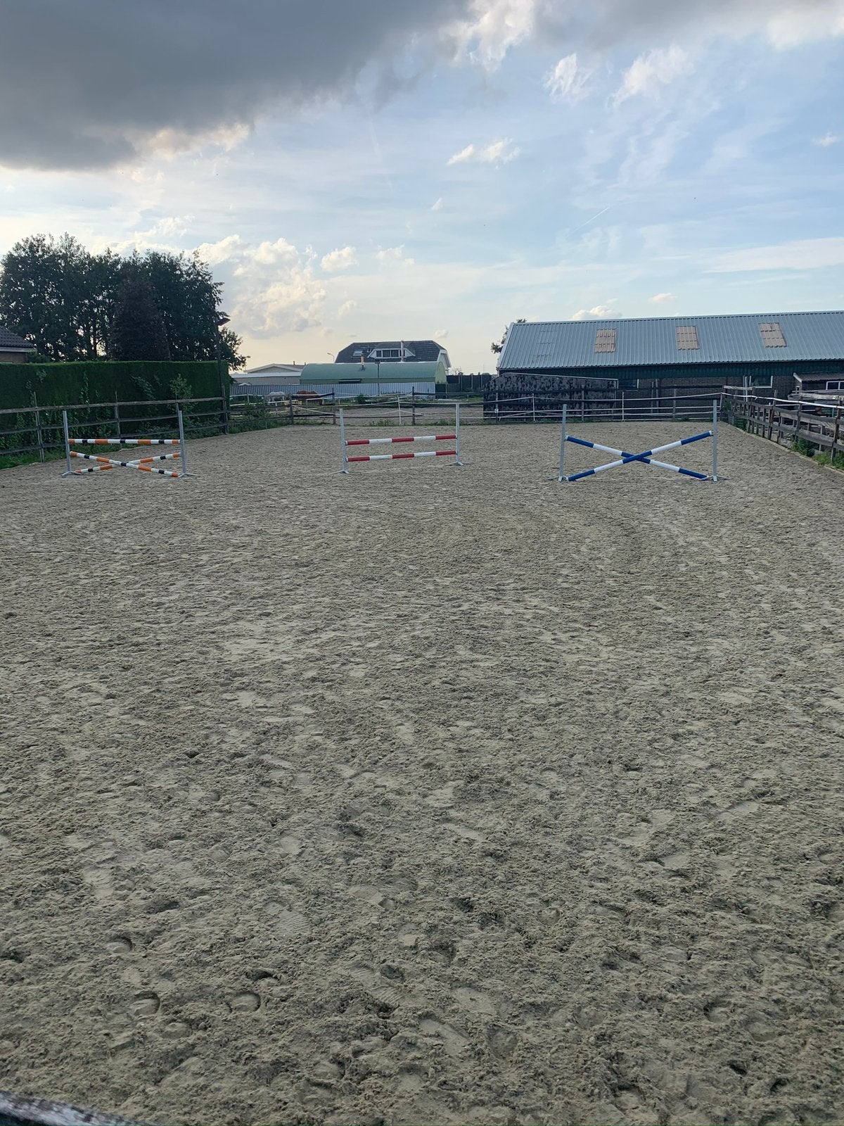 Per direct uitloop stal en 2 binnenboxen te huur, Dieren en Toebehoren, Stalling en Weidegang, Weidegang, 2 of 3 paarden of pony's