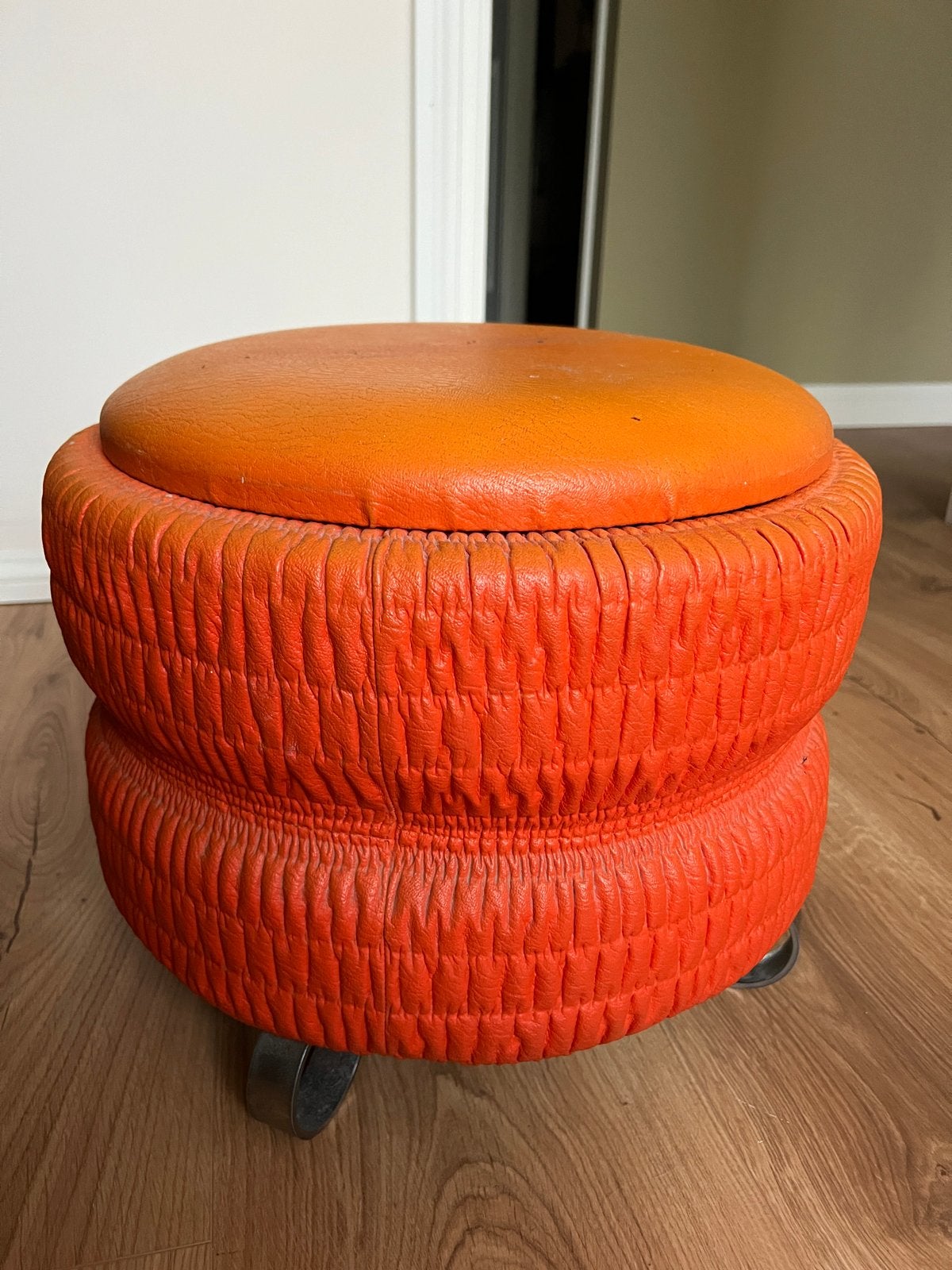 Oranje vintage (naai)poef jaren 70 met opbergruimte, Ophalen of Verzenden, Gebruikt, Overige materialen