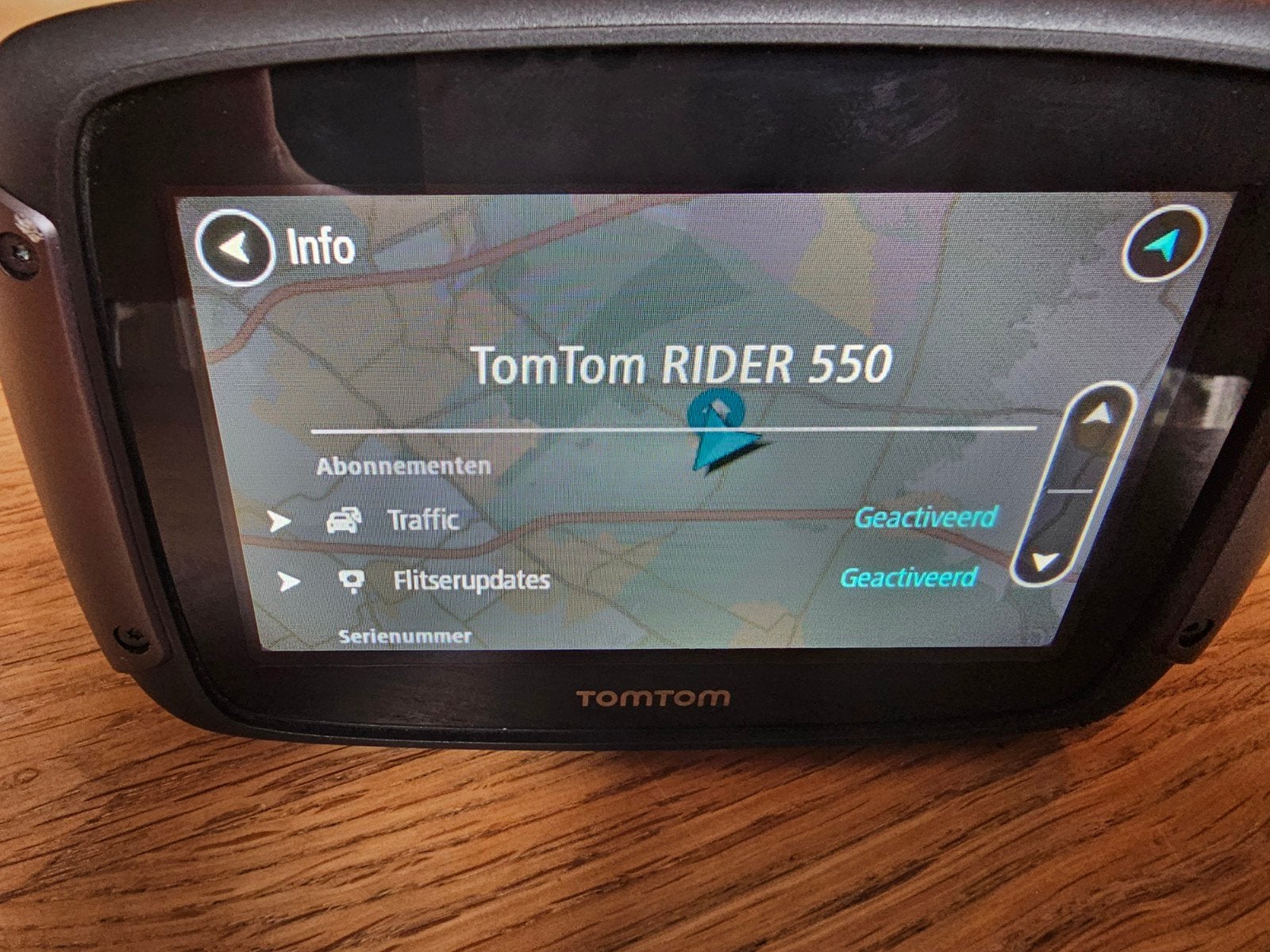 TomTom Rider 550 Motornavigatie met aansluitsnoer, Ophalen of Verzenden, Zo goed als nieuw